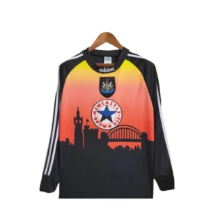 Camisa Retrô Newcastle 1996/1997 manga longa - Adidas Masculina - Preta com detalhes em amarelo e vermelho
